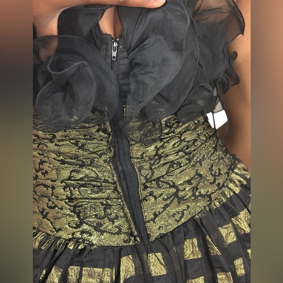 RARE Vintage Eugene Alexander  Black and Gold Gown - Picture 6 of 16